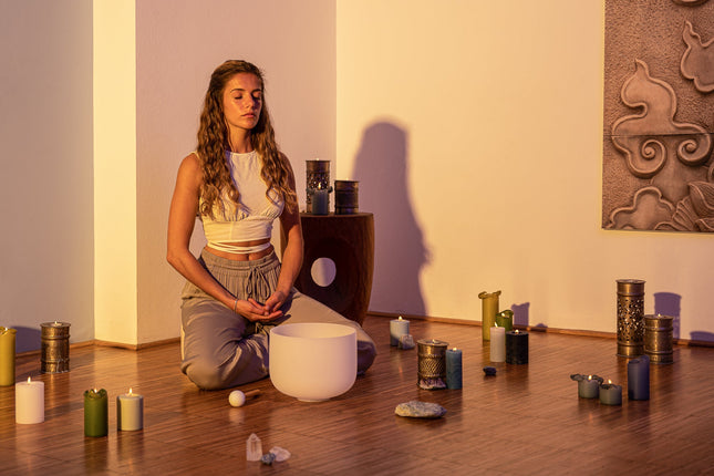 10" White-Frosted Crystal Singing Bowl, Note E4, Solar Plexus Chakra