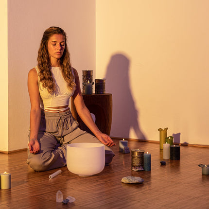 10" White-Frosted Crystal Singing Bowl, Note F4, Heart Chakra