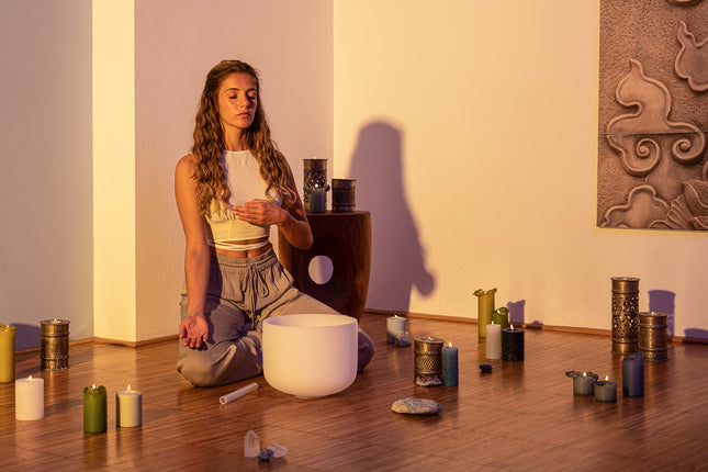 11" White-Frosted Crystal Singing Bowl, Note F4, Heart Chakra