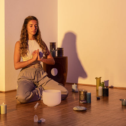 8" White-Frosted Crystal Singing Bowl, Note B4, Crown Chakra