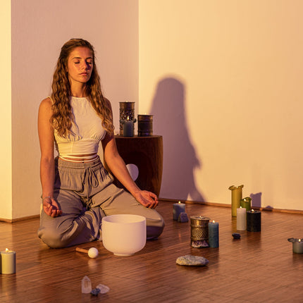 8" White-Frosted Crystal Singing Bowl, Note F4, Heart Chakra