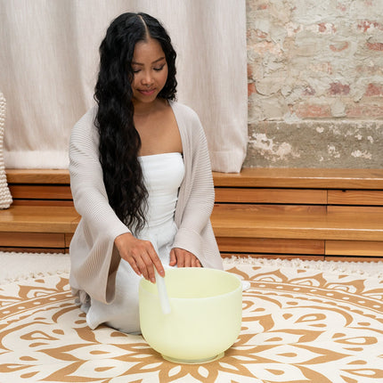 10" Emerald Crystal Singing Bowl, Note F4, Heart Chakra