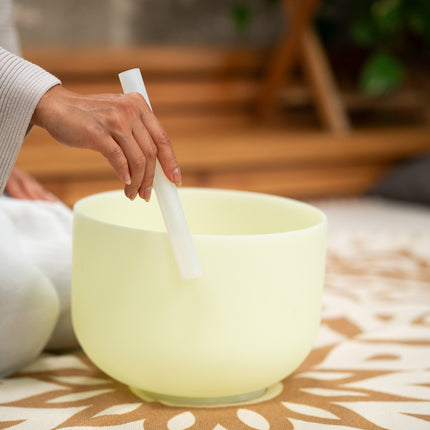 10" Emerald Crystal Singing Bowl, Note F4, Heart Chakra