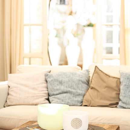 10" Emerald Crystal Singing Bowl, Note F4, Heart Chakra