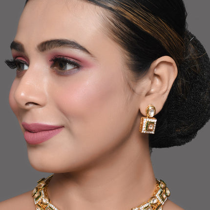 Beautiful Handcrafted Kundan Necklace with Pair of Earrings