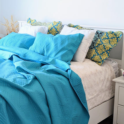 DaDa Bedding Gentle Wave Turquoise Teal Blue Lagoon Lightweight Quilted Bedspread Set (LH3000)