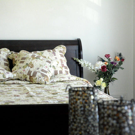 DaDa Bedding Vintage Cottage Rose Garden Floral Ivory Yellow Cotton Scalloped Quilted Bedspread Set (DXJ103478)